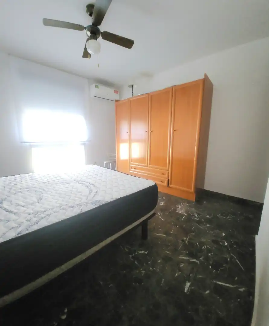 Schlafzimmer von Wohnung zur Miete in Granada mit Klimaanlage, Heizung und Möbliert