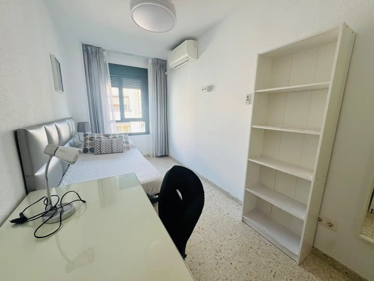 Schlafzimmer von Wohnung zur Miete in Málaga mit Klimaanlage und Möbliert