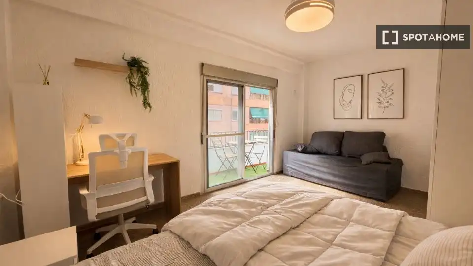 Habitación de Piso de alquiler en Valencia con Aire acondicionado, Calefacción y Amueblado