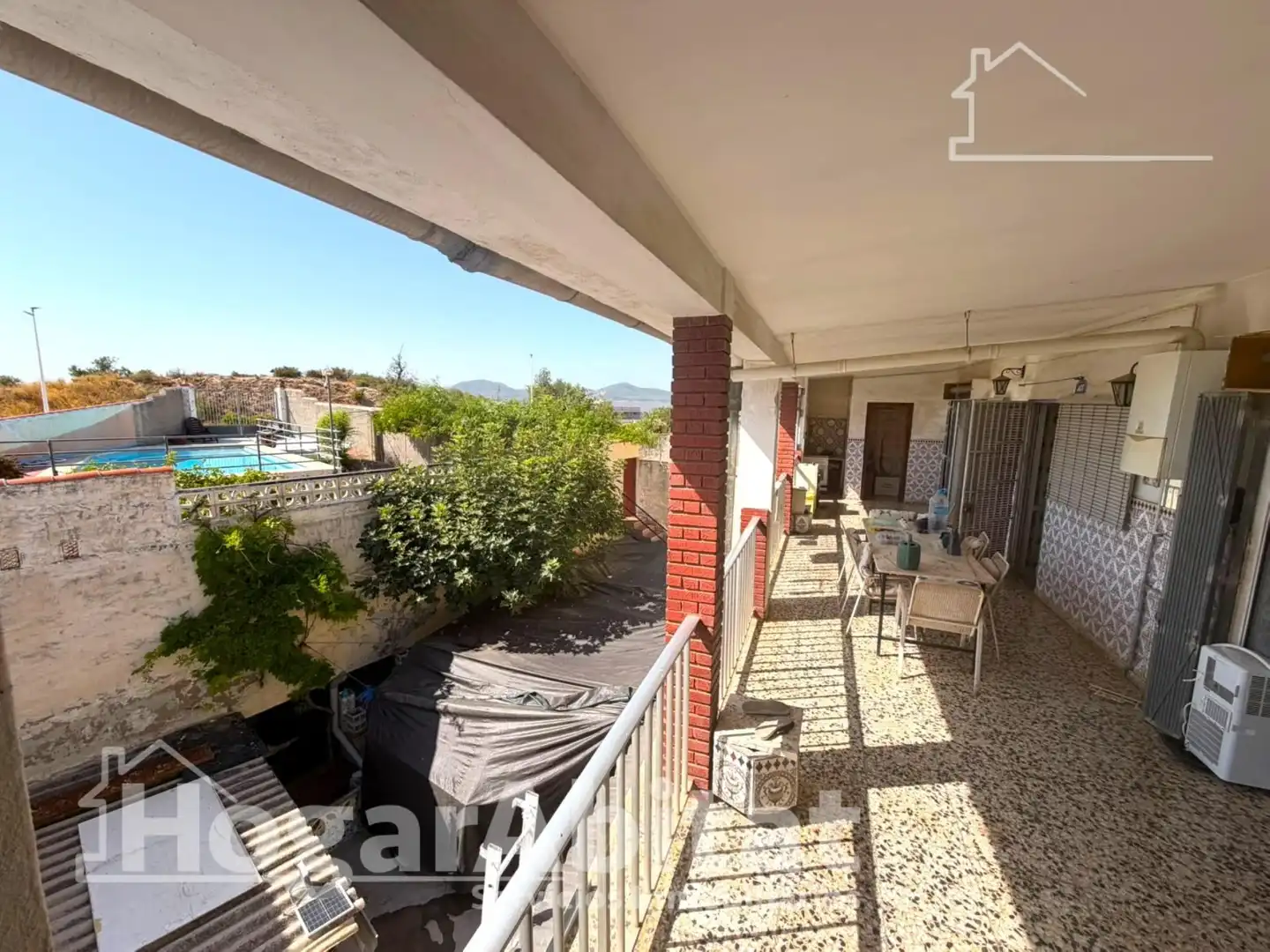 Vista exterior de Casa o xalet en venda en Benaguasil amb Aire condicionat, Jardí privat i Terrassa