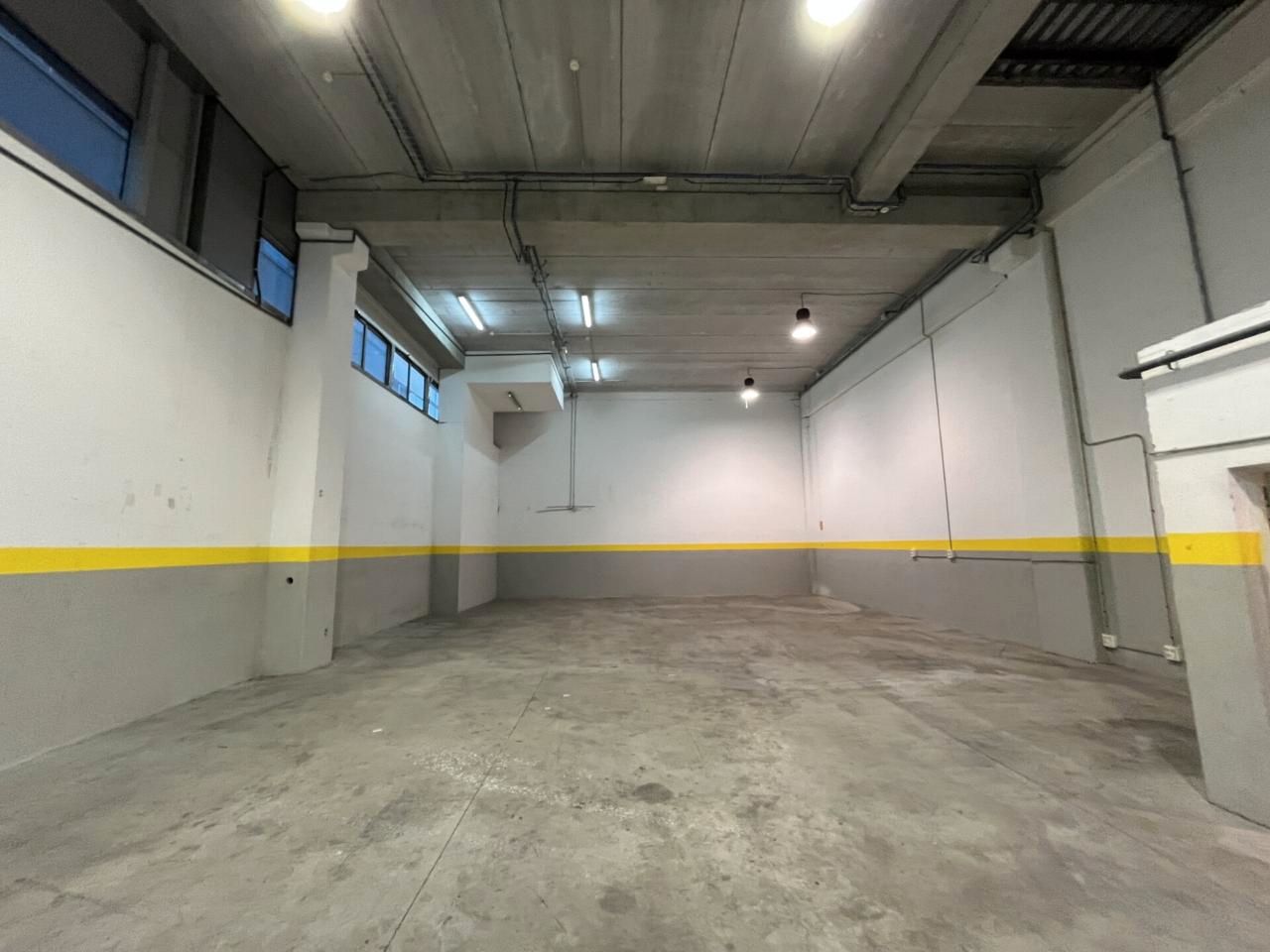 Nau industrial de lloguer en Badalona amb Calefacció