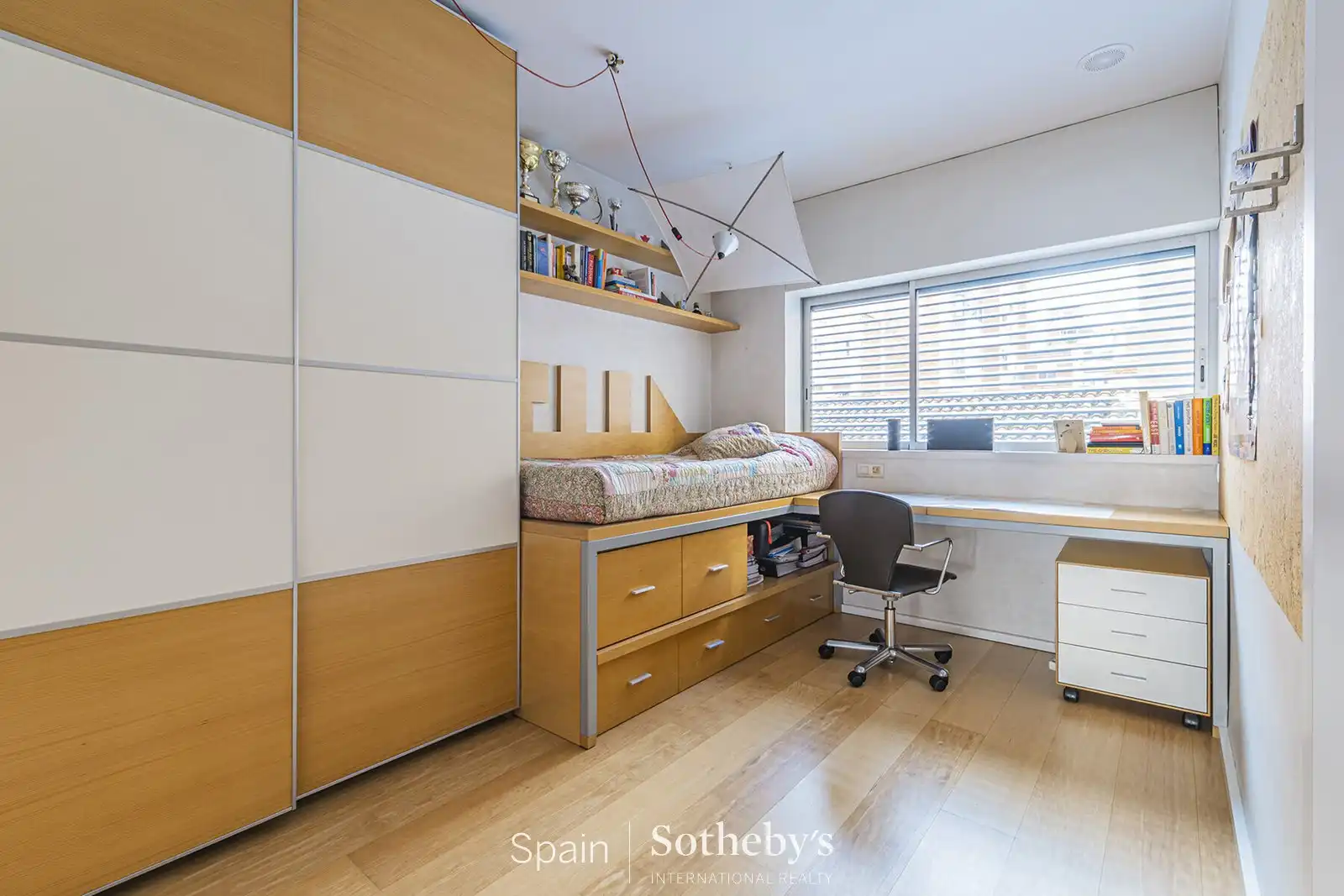 Dormitori de Casa o xalet en venda en Barcelona amb Aire condicionat, Jardí privat i Terrassa