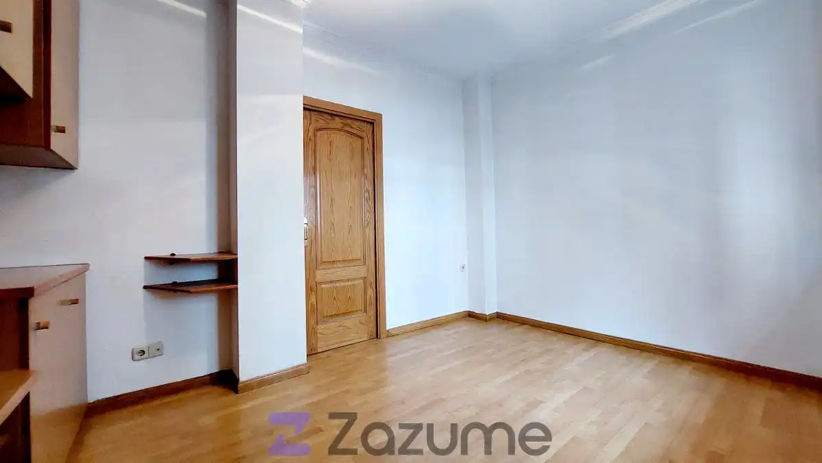 Bedroom of Flat for rent in Madrid  with Air Conditioner, Heating and Oven