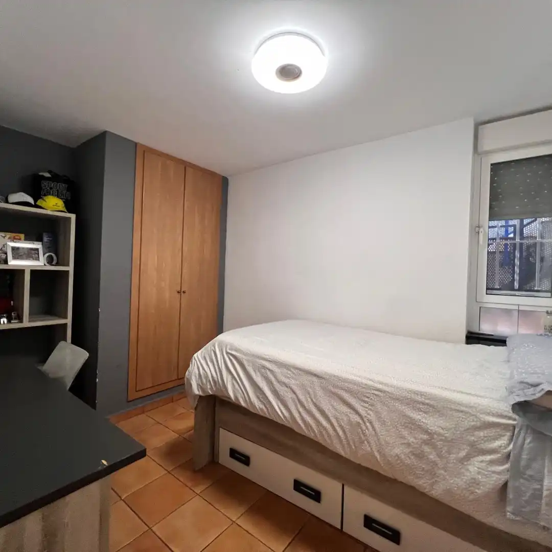 Schlafzimmer von Einfamilien-Reihenhaus zum Verkauf in Chiva mit Heizung, Abstellraum und Balkon
