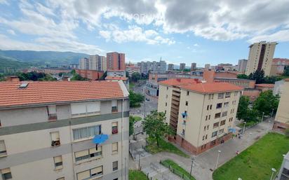 Vista exterior de Pis en venda en Bilbao  amb Calefacció