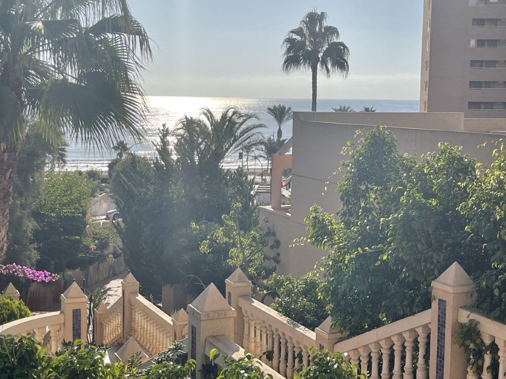Vista exterior de Piso en venta en El Campello con Aire acondicionado, Terraza y Piscina