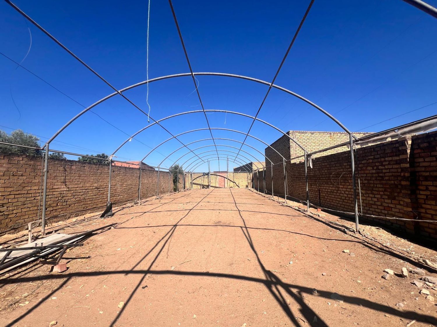 Vista exterior de Nave industrial de alquiler en Los Palacios y Villafranca