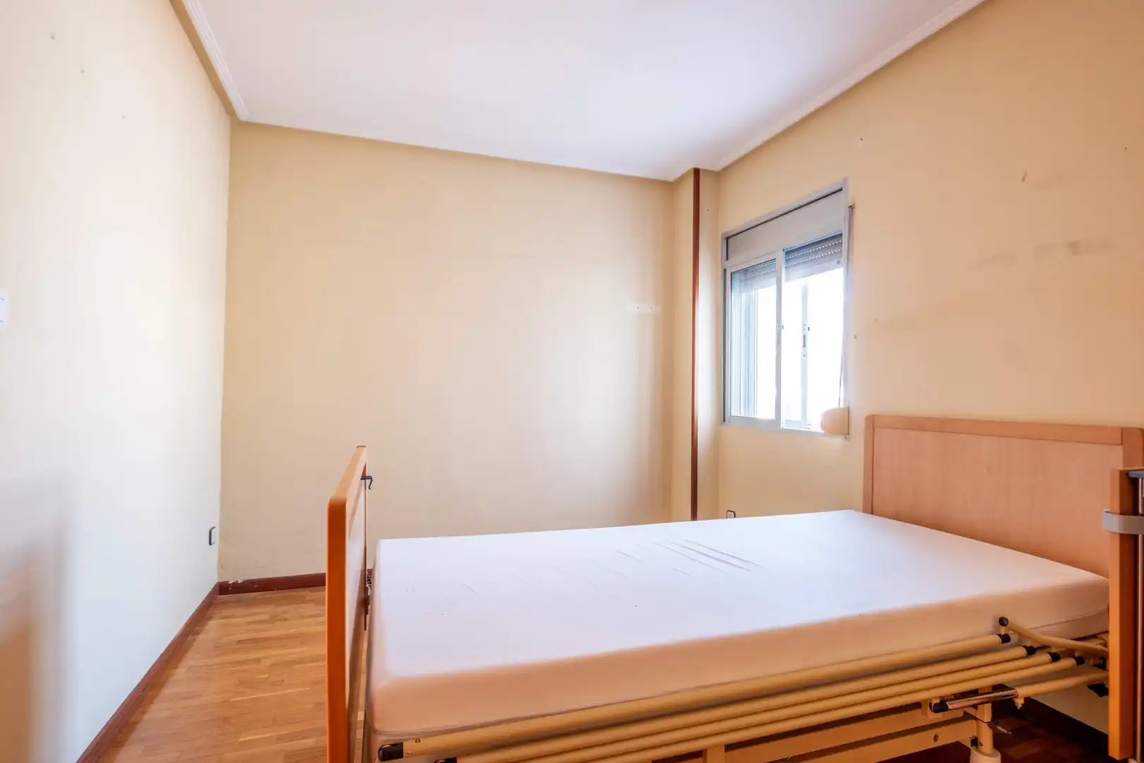 Habitación de Ático en venta en Zaragoza con Calefacción, Parquet y Terraza