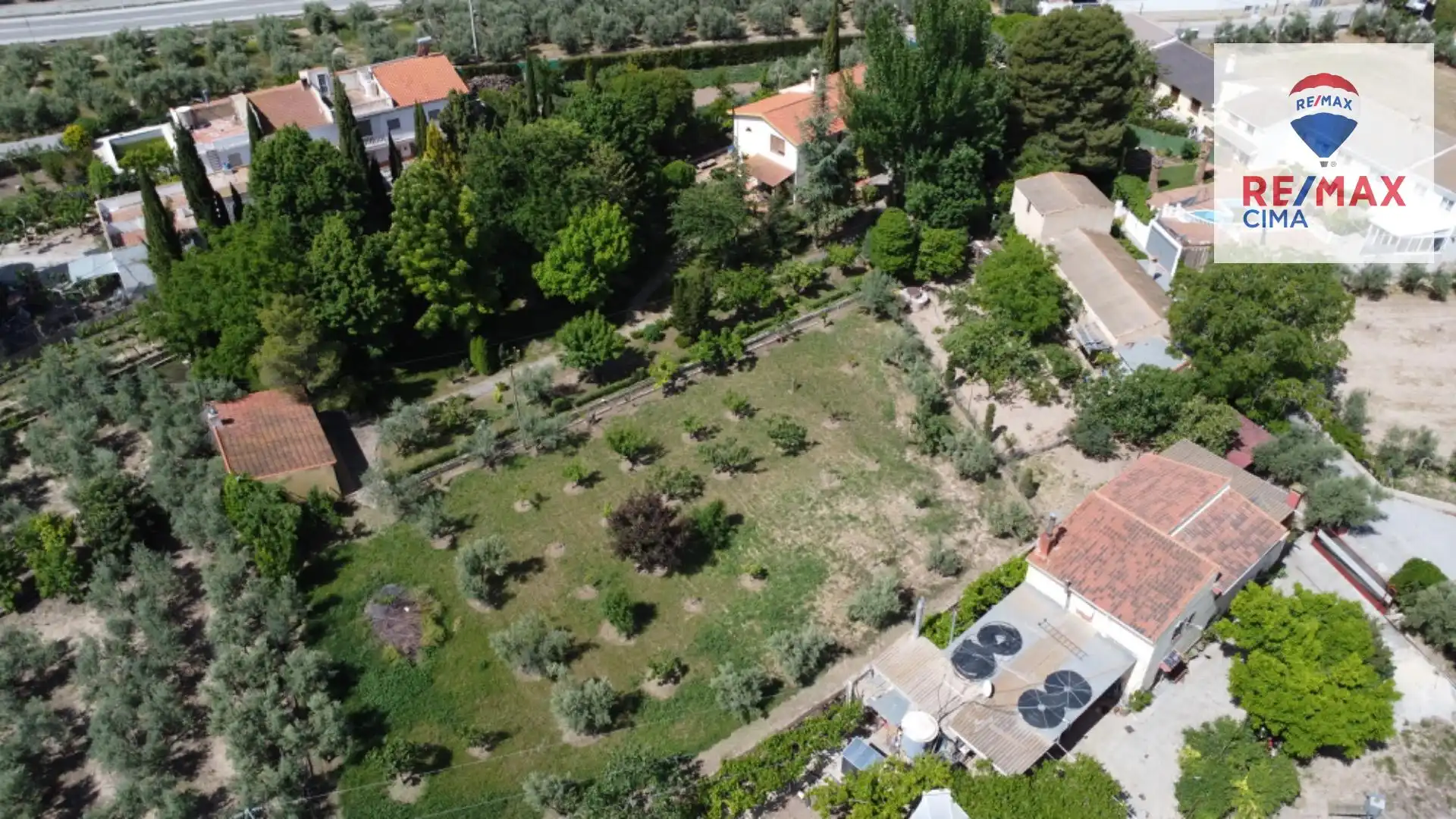 Casa o xalet en venda en Baza amb Aire condicionat, Calefacció i Jardí privat