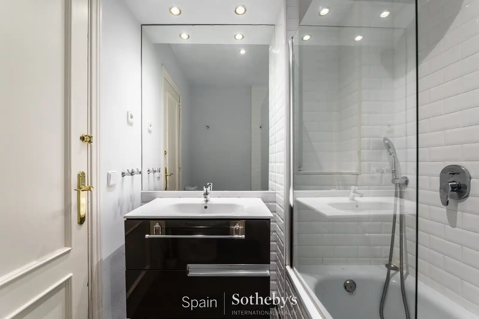 Bany de Apartament en venda en Madrid amb Aire condicionat, Calefacció i Terrassa