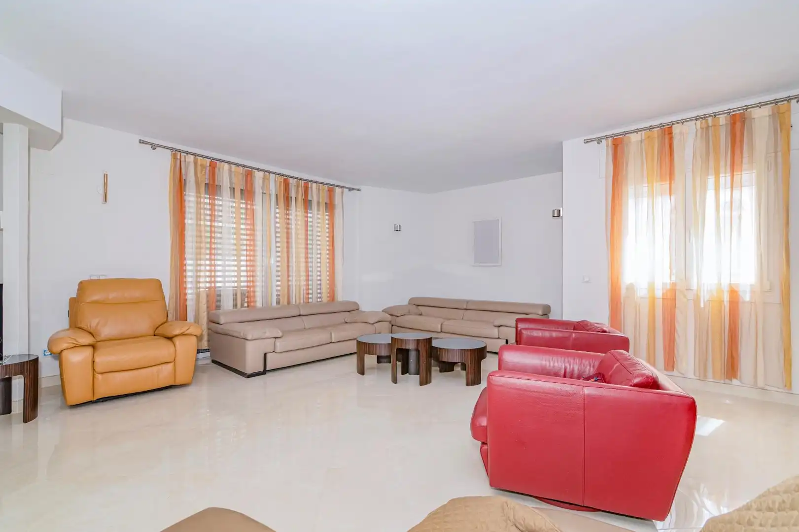 Sala d'estar de Casa o xalet en venda en Marbella amb Aire condicionat, Calefacció i Jardí privat