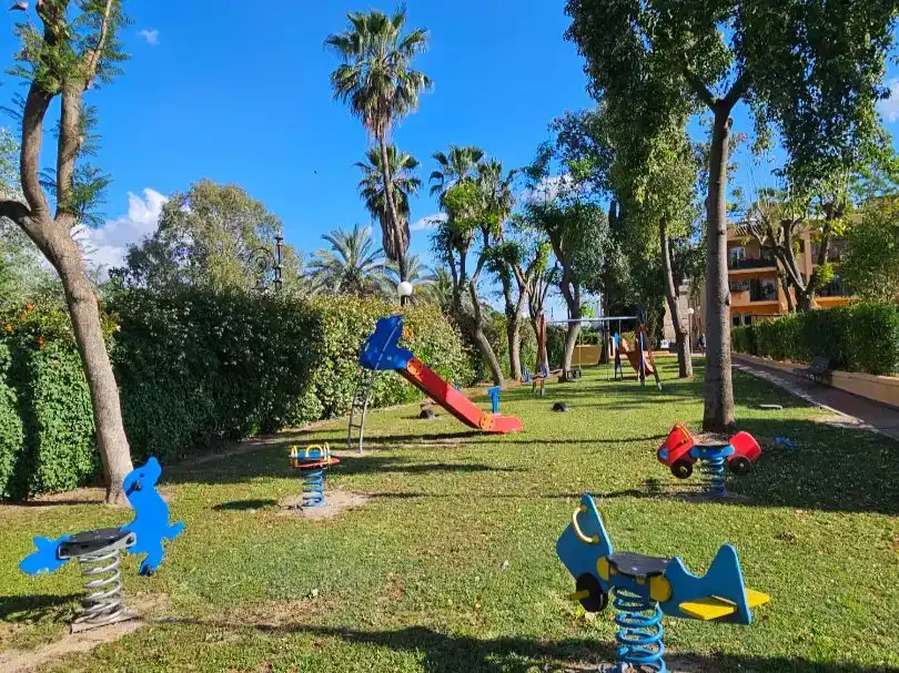 Jardí de Pis en venda en San Juan de Aznalfarache amb Aire condicionat i Piscina