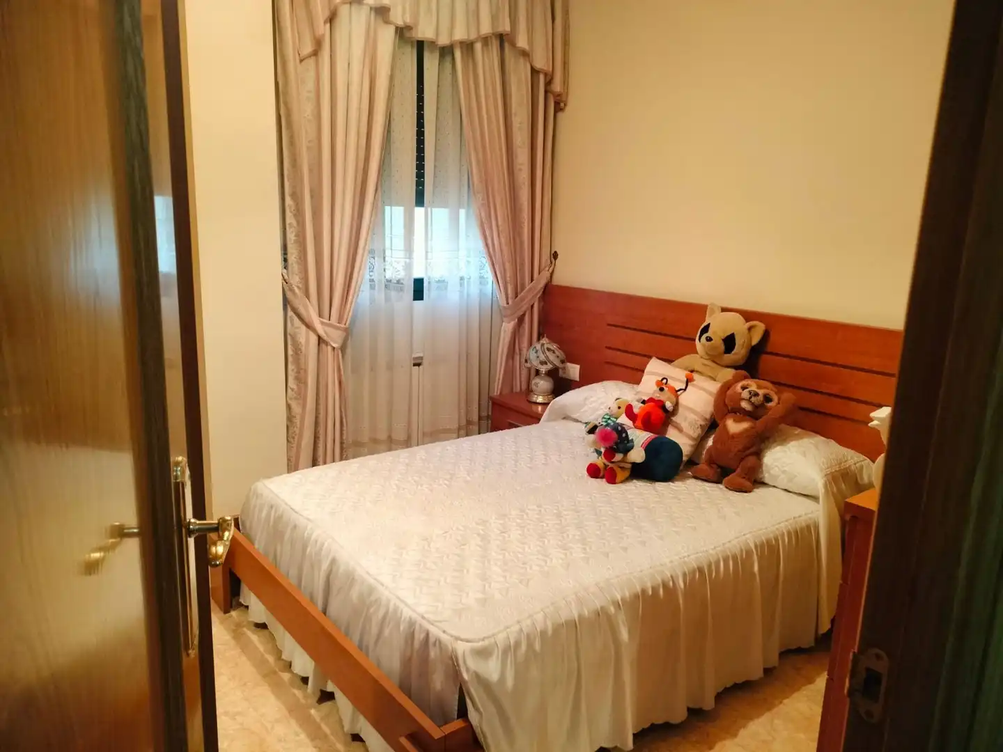 Dormitori de Casa adosada en venda en Argamasilla de Calatrava amb Aire condicionat, Calefacció i Terrassa