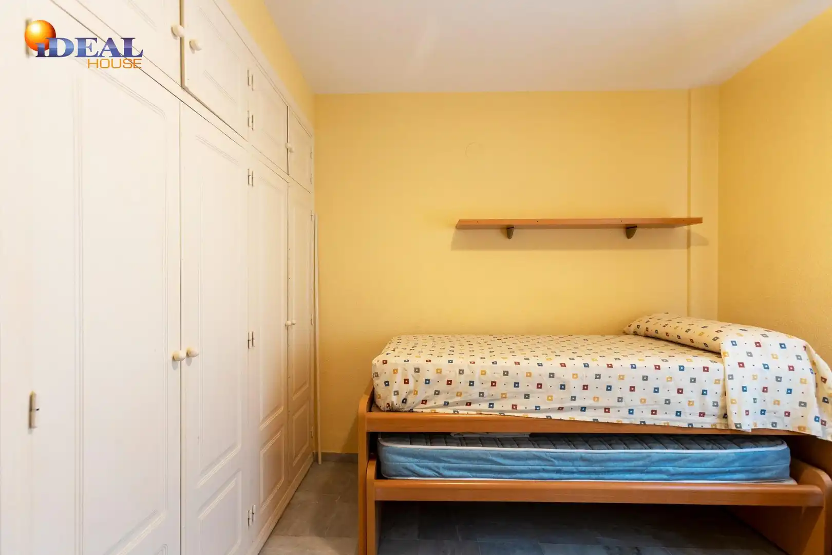 Habitación de Piso en venta en Almuñécar con Jardín privado, Terraza y Piscina comunitaria