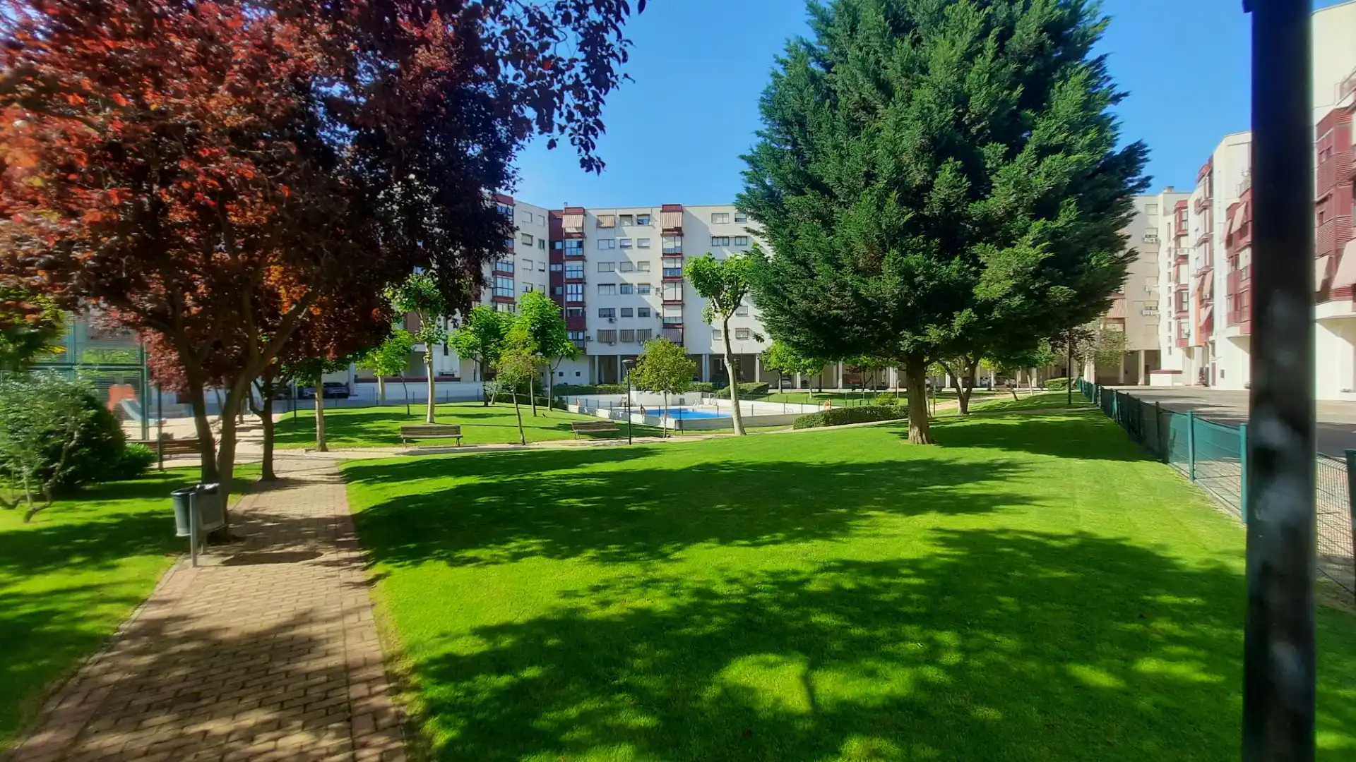 Vista exterior de Pis en venda en Madrid amb Parquet, Traster i Alarma