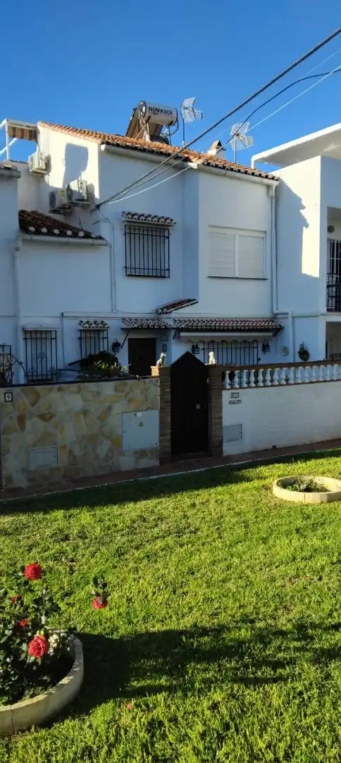 Garten von Einfamilien-Reihenhaus zum Verkauf in Nerja mit Klimaanlage, Heizung und Terrasse
