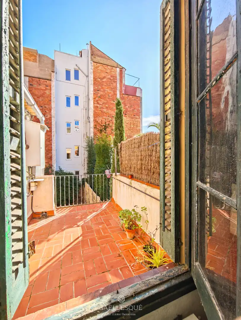 Vista exterior de Casa adosada en venda en Barcelona amb Calefacció, Jardí privat i Terrassa