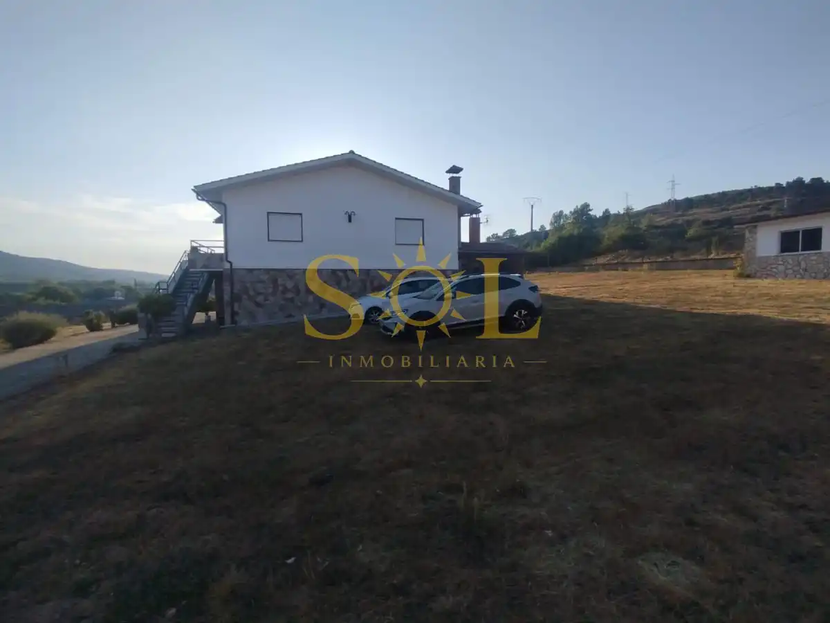 Casa o chalet en venta en Carrocera con Calefacción, Jardín privado y Terraza
