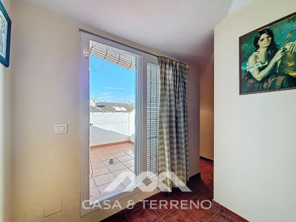 Terrassa de Casa adosada en venda en Vélez-Málaga amb Aire condicionat, Piscina i Microones