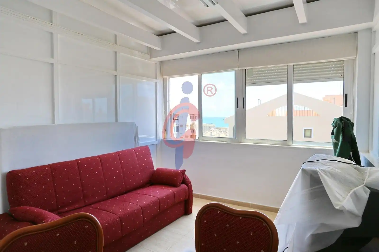 Wohnzimmer von Dachboden zum Verkauf in Guardamar del Segura mit Terrasse, Abstellraum und Möbliert