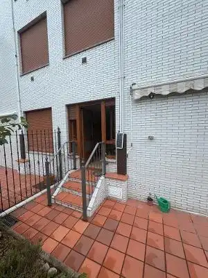 Außenansicht von Wohnung zum Verkauf in Gozón mit Heizung, Privatgarten und Terrasse
