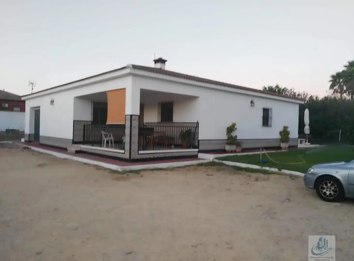 Vista exterior de Casa o xalet en venda en Chiclana de la Frontera amb Piscina i Alarma