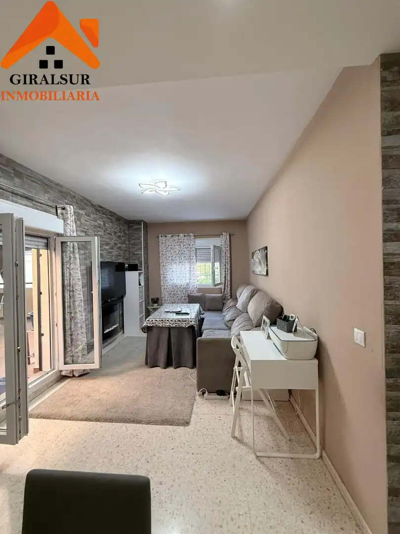 Living room of Flat for sale in Sevilla  with Air Conditioner, Terrace and Storage room
