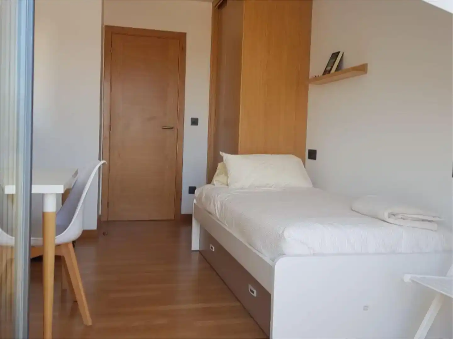 Dormitori de Pis de lloguer en A Illa de Arousa  amb Parquet i Moblat