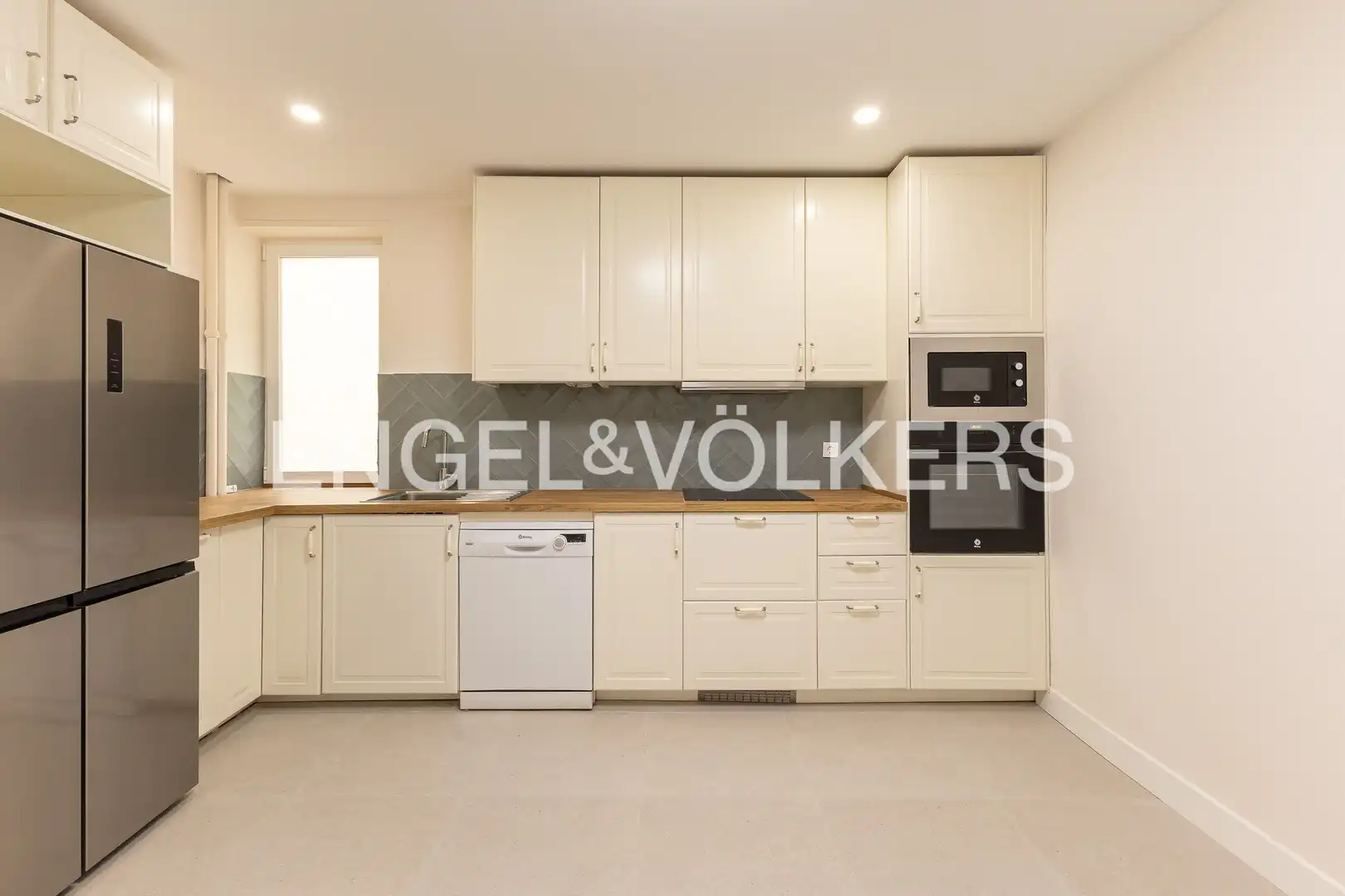 Kitchen of Flat for rent in Madrid  with Air Conditioner, Heating and Balcony