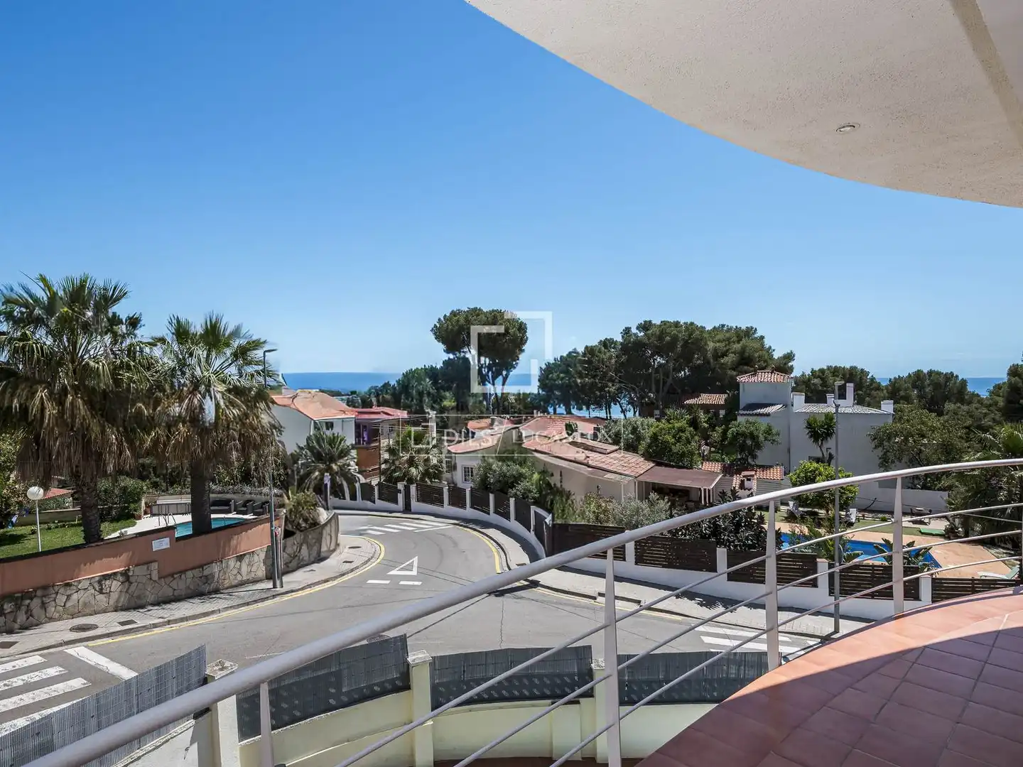 Vista exterior de Casa o xalet en venda en Castelldefels amb Aire condicionat, Calefacció i Jardí privat