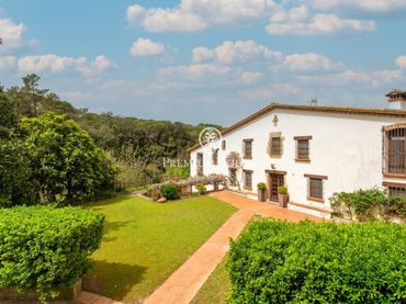 Landhaus mit Balkon zum Verkauf in Sant Iscle de Vallalta
