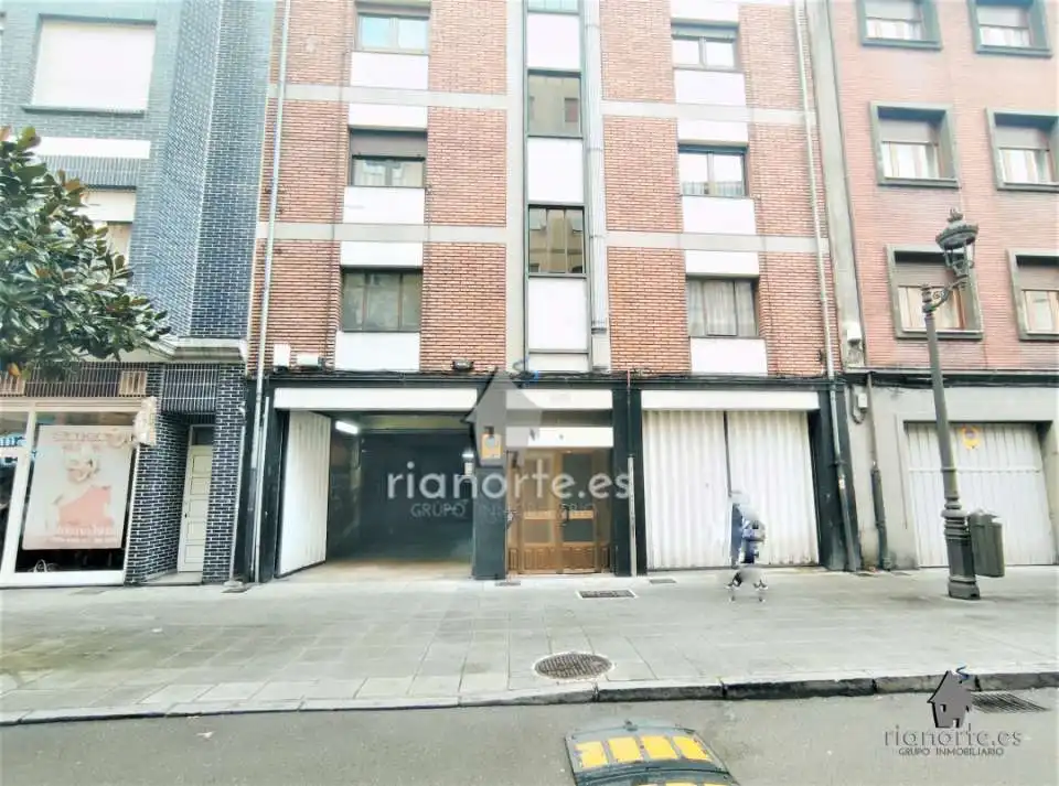 Local comercial en venta en Calle Manuel Llaneza