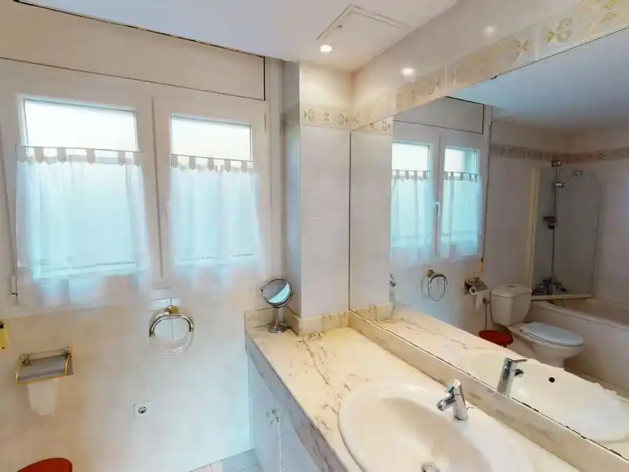 Detached house with pool to rent in Carrer de Viladomat 21, imagen 13