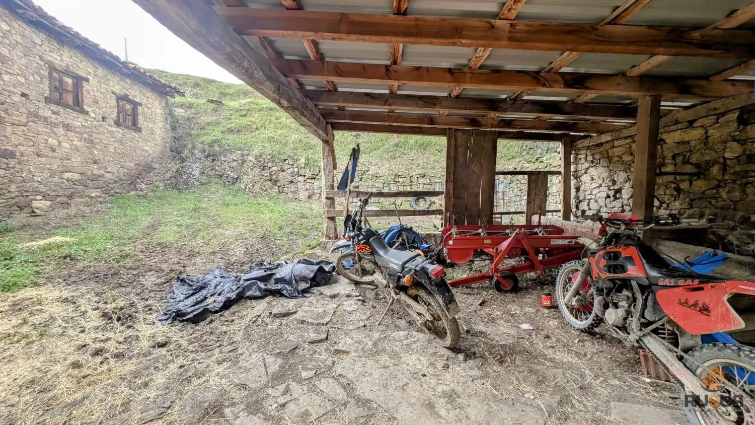 Parking de Finca rústica en venta en Cabezón de Liébana con Balcón