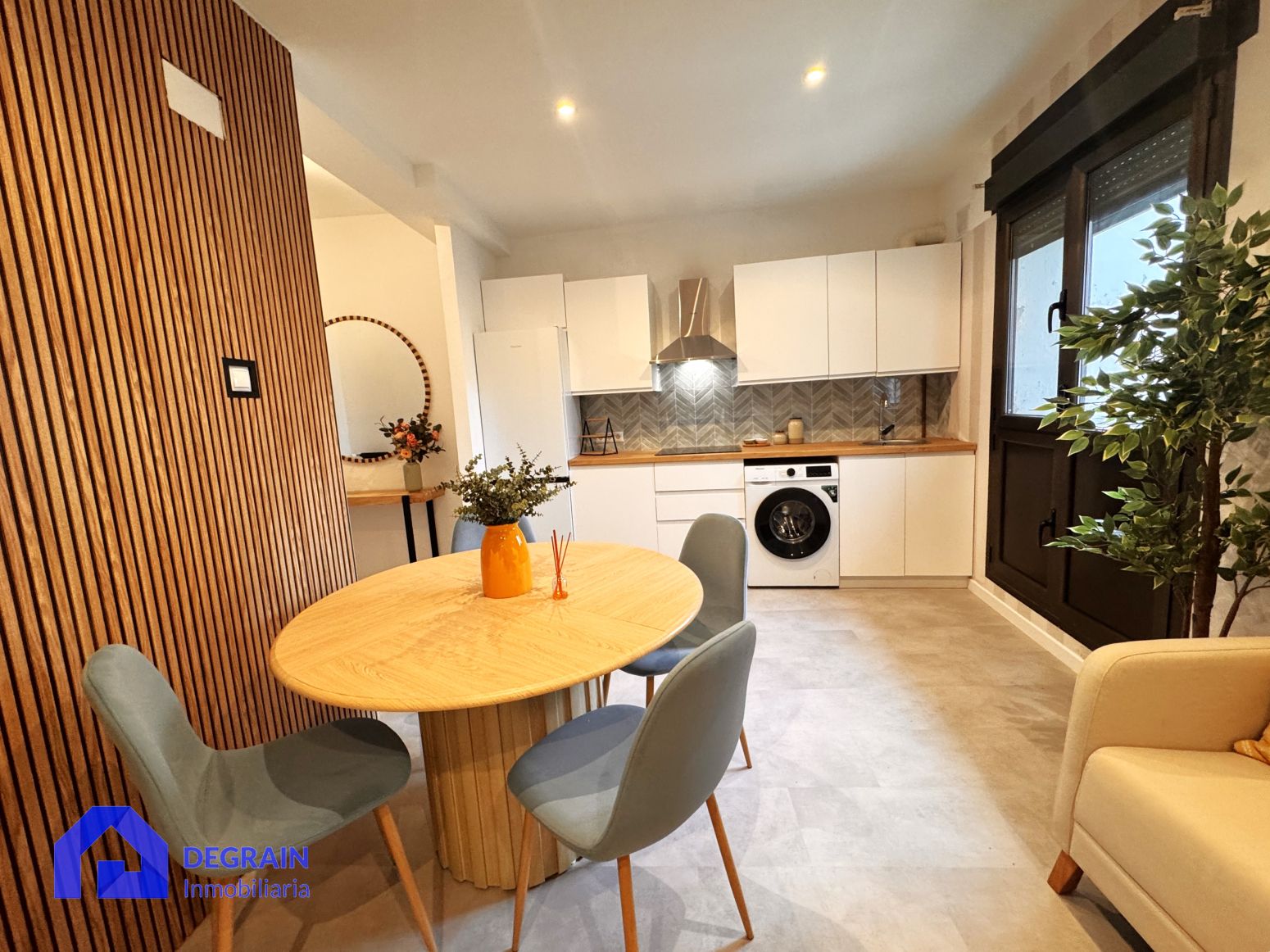 Kitchen of Flat for sale in Oviedo   with Heating, Terrace and Storage room