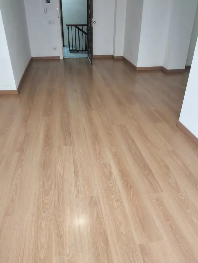 Wohnung zur Miete in Badalona mit Klimaanlage, Parkett und Ofen