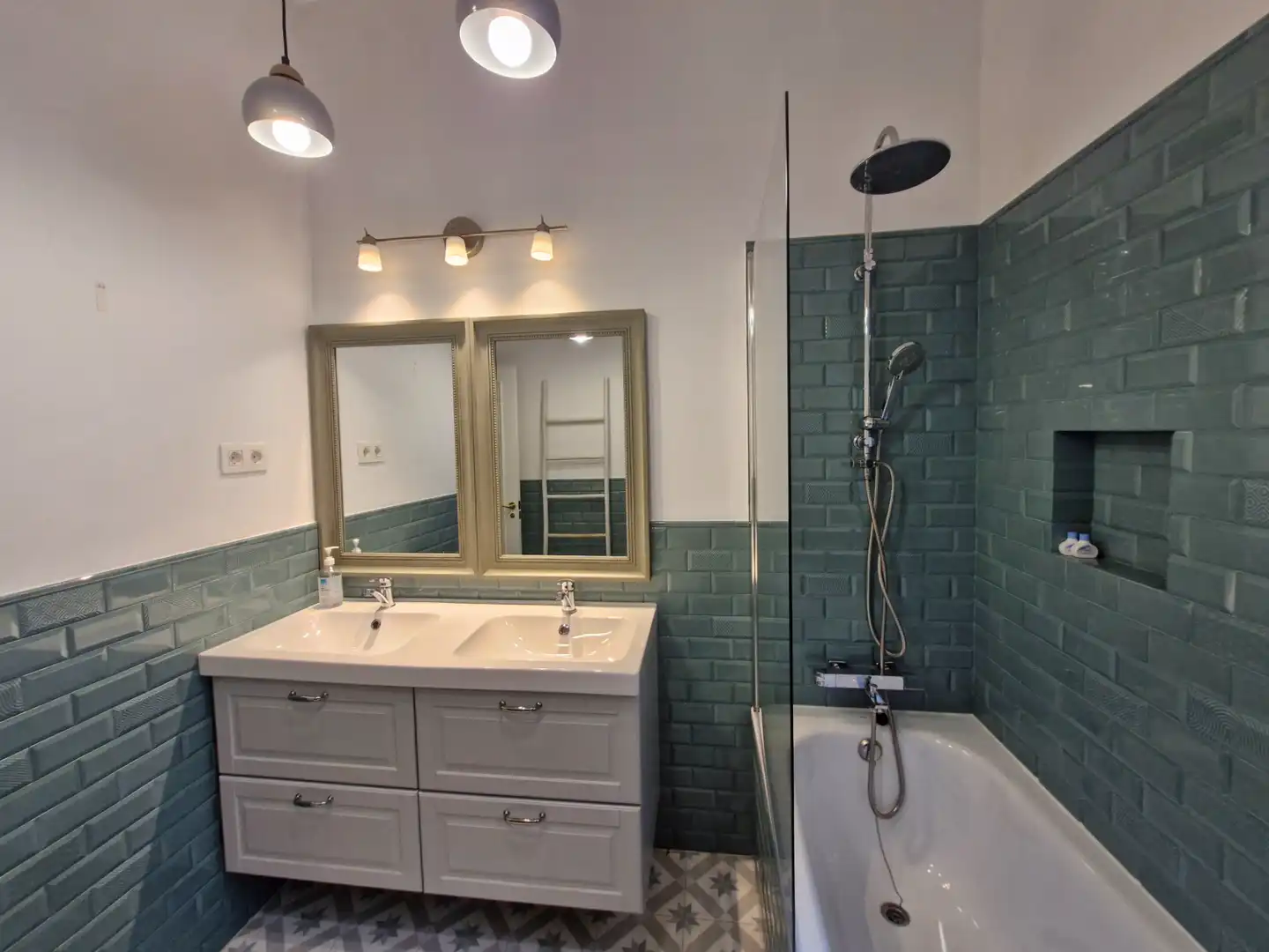 Bathroom of Flat for rent in Bilbao   with Heating, Parquet flooring and Furnished