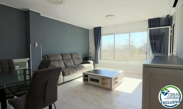 Sala de estar de Apartamento en venta en Empuriabrava con Calefacción, Jardín privado y Piscina comunitaria