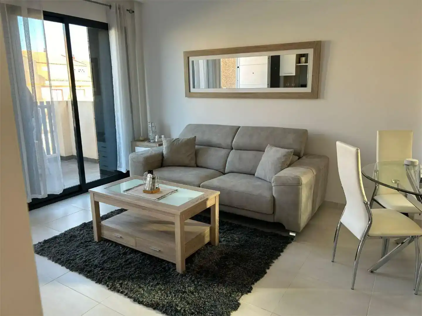 Wohnzimmer von Wohnung zum Verkauf in Orihuela mit Klimaanlage, Schwimmbad und Balkon