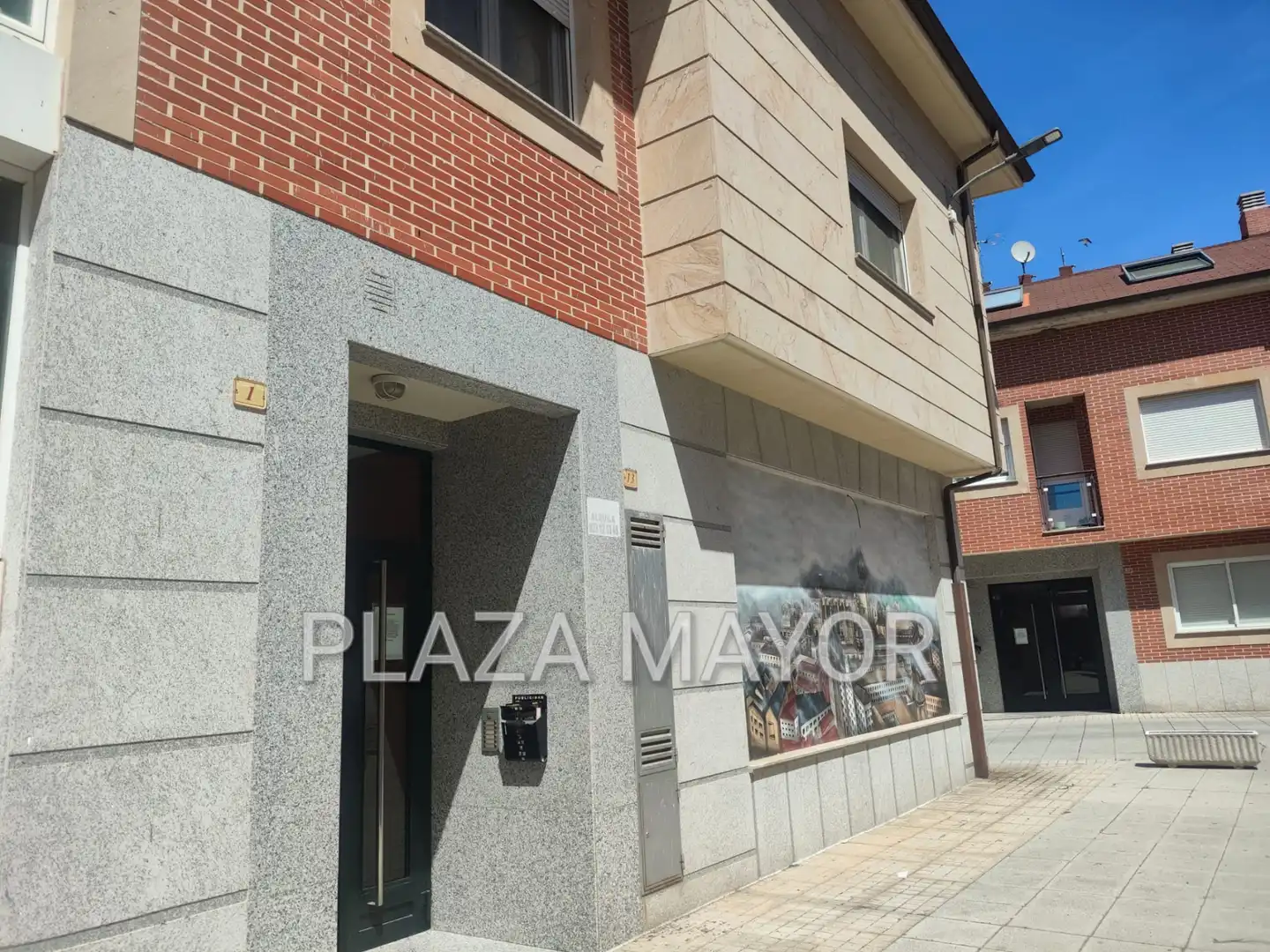 Vista exterior de Ático en venta en Moriscos con Calefacción, Terraza y Amueblado