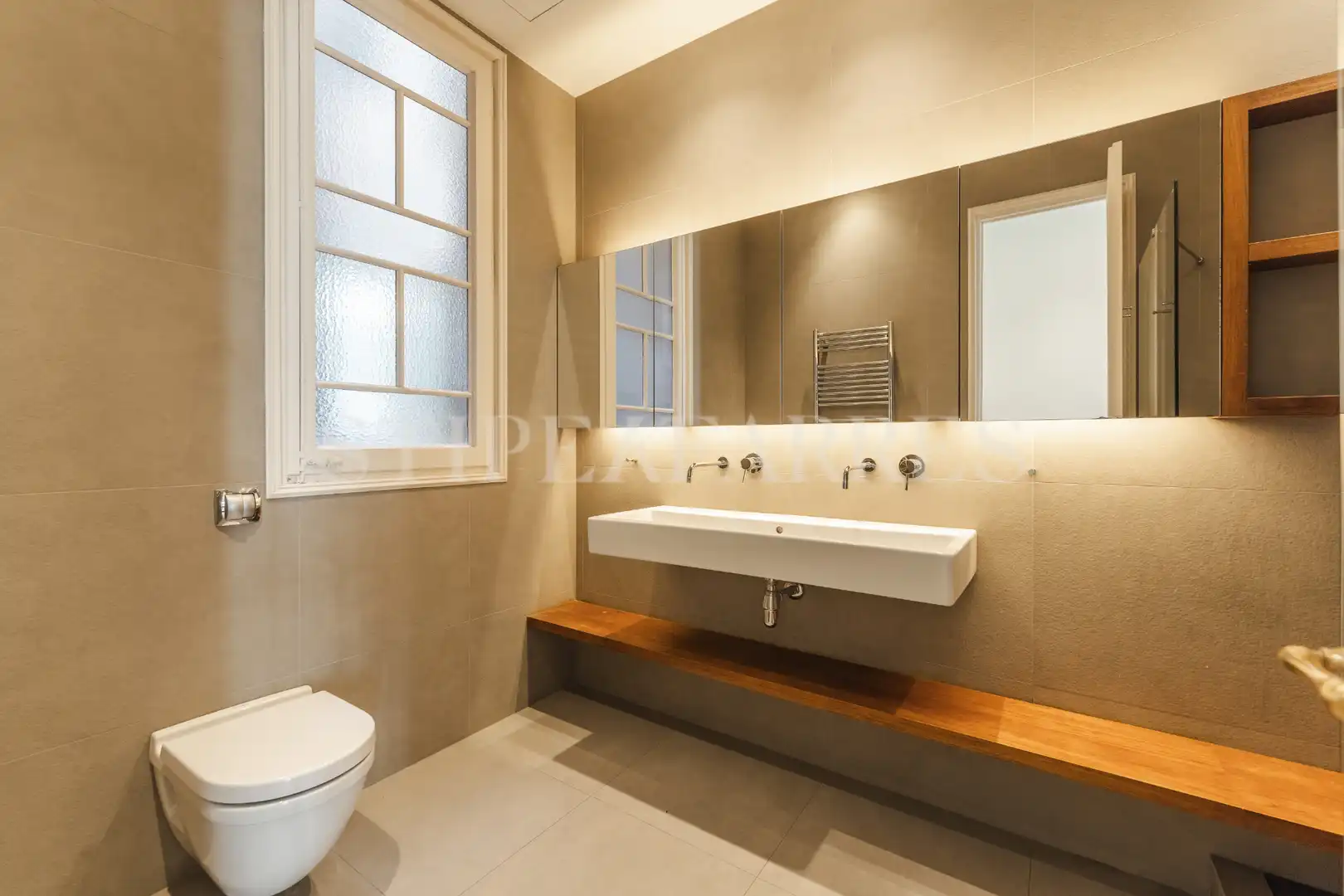 Baño de Piso de alquiler en Barcelona con Aire acondicionado, Calefacción y Amueblado
