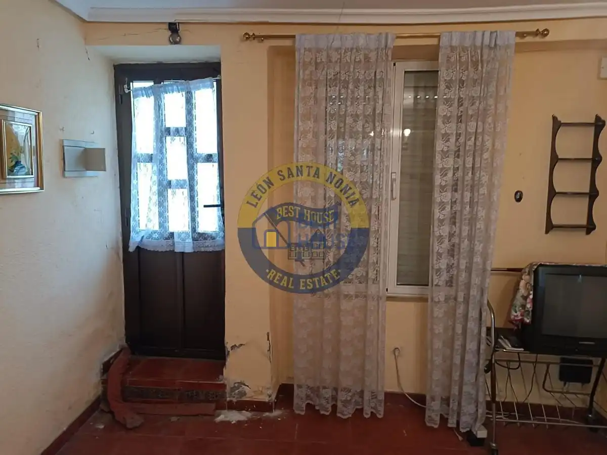 Finca rústica en venta en León Capital  con Calefacción y Parquet