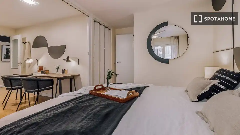 Bedroom of Flat for rent in Madrid  with Air Conditioner, Heating and Furnished