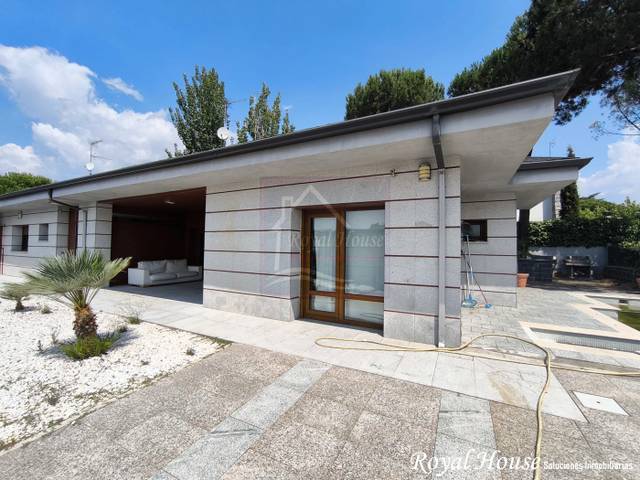 Casa adosada en Venta en Calle Sierra Cazorla en Dehesa – El Soto