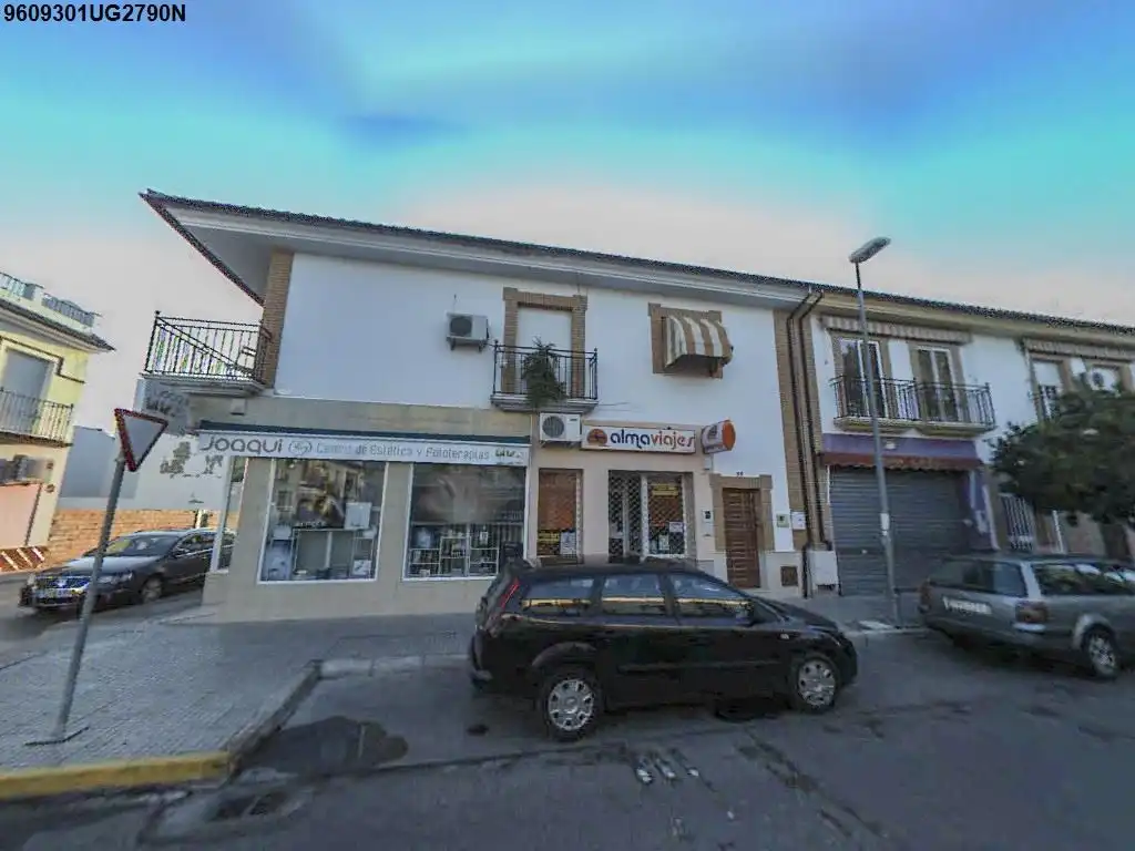 Pis amb terrassa en venda a Avenida de la Paz 69