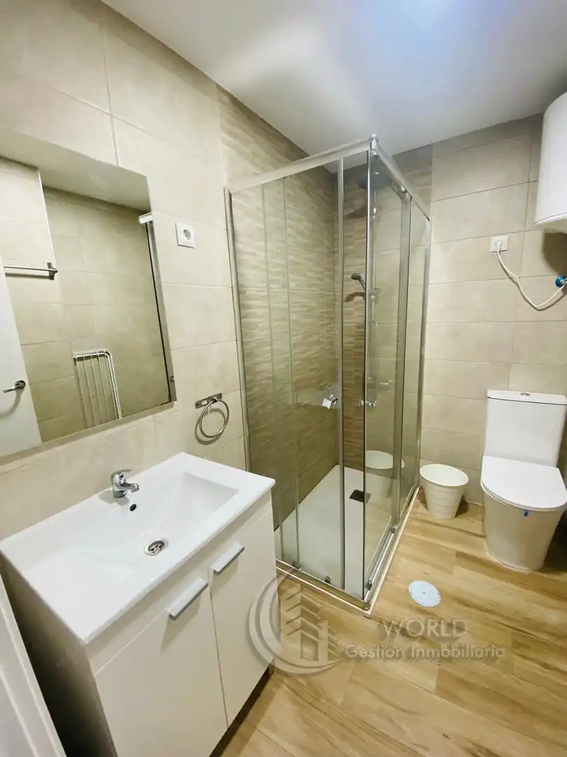 Badezimmer von Wohnung zur Miete in Madrid mit Klimaanlage, Heizung und Möbliert