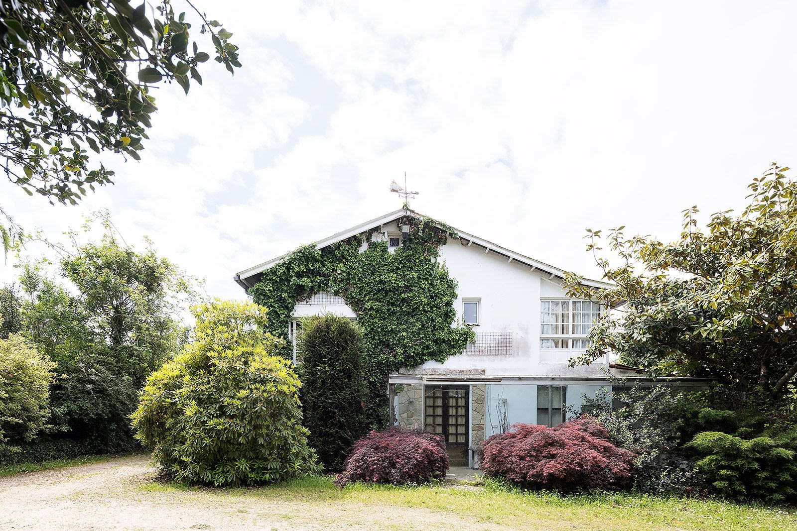 Vista exterior de Casa o xalet en venda en Oleiros amb Jardí privat, Terrassa i Traster