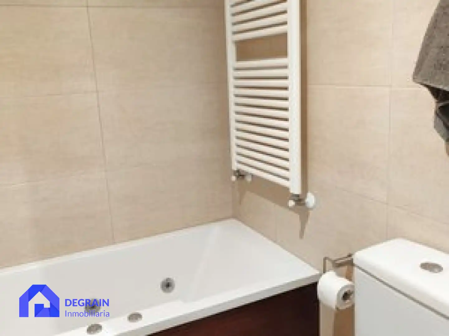 Badezimmer von Wohnung zum Verkauf in Oviedo  mit Heizung, Privatgarten und Abstellraum