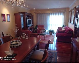 Sala d'estar de Casa o xalet en venda en Ourense Capital  amb Calefacció i Jardí privat