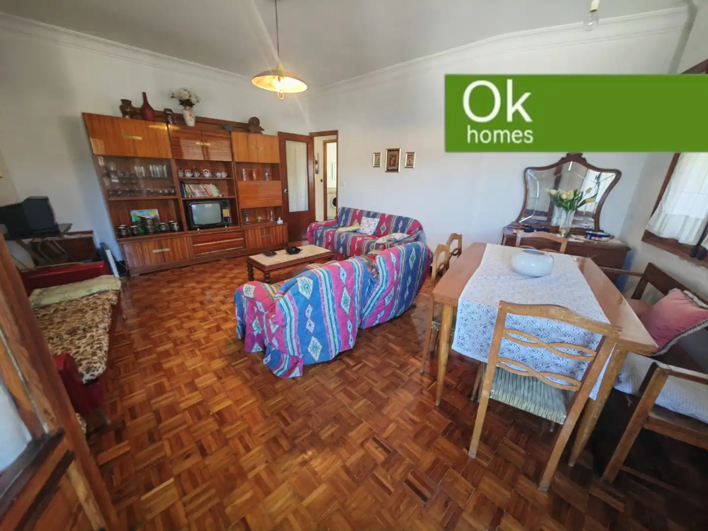 Sala d'estar de Pis en venda en Guitiriz amb Parquet, Terrassa i Moblat